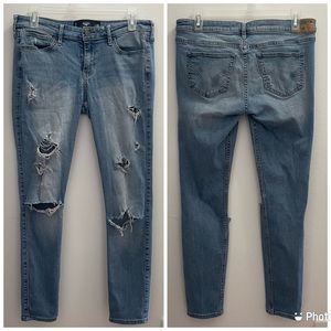 HOLLISTER Women’s Med-Light Wash Denim Ripped Skinny Cropped Jeans. Size 7 / W28